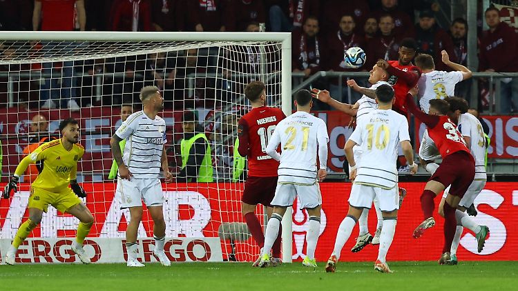 Almamy Touré a mené le score 2-0.