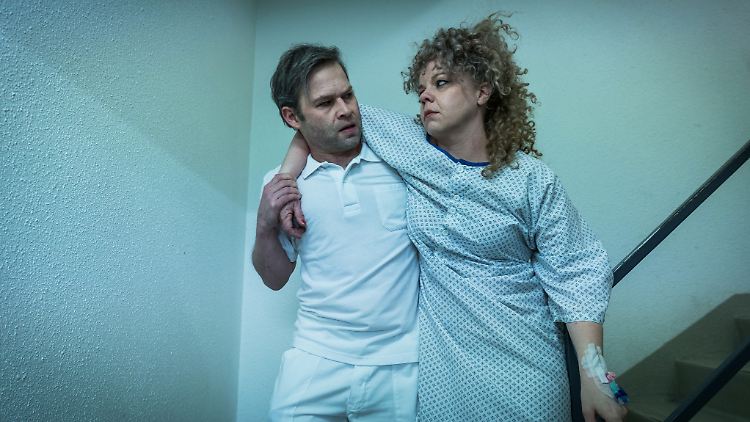 Michael von Burg dans le rôle de Max Loosli, Sarah Viktoria Frick dans le rôle d'Aline Kaiser.