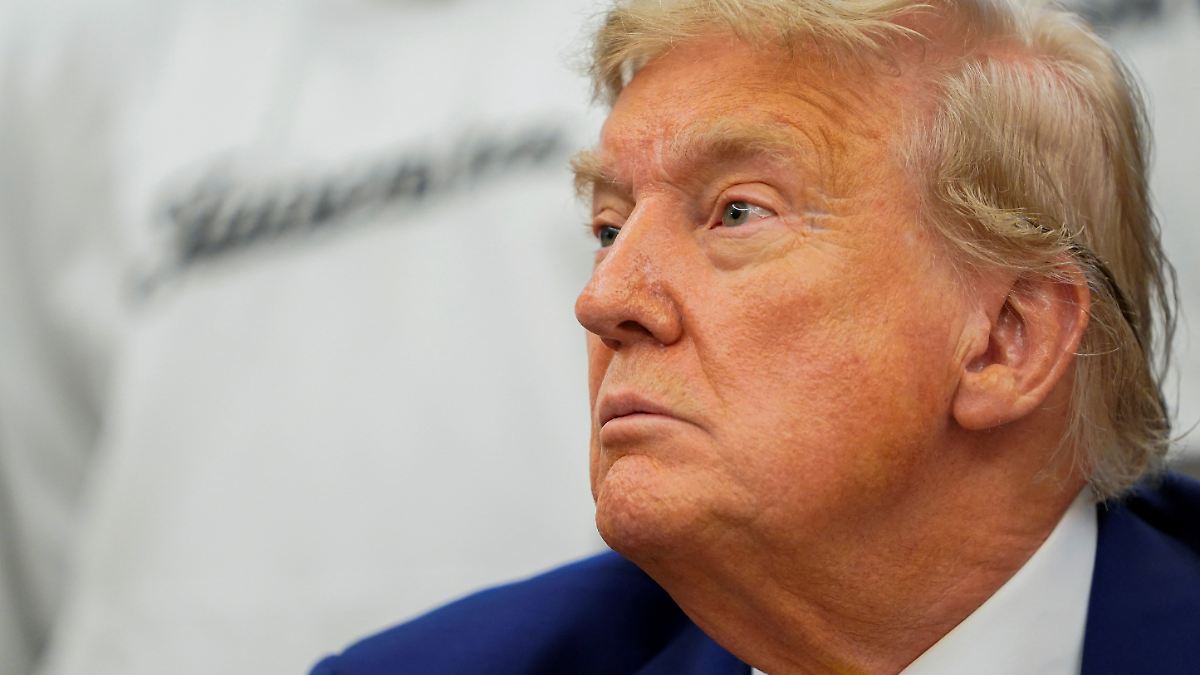 "DOIT faire ce que nous avons à faire": Trump veut "totalement