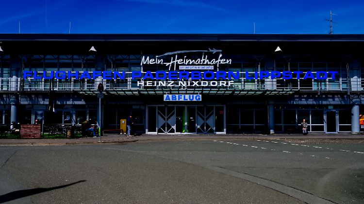 Paderborn / Lippstadt est le seul aéroport en Allemagne à être nommé d'après un entrepreneur: le pionnier de l'ordinateur Heinz Nixdorf.