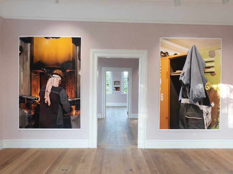 Les photos de Tillman du travail de tous les jours dans l'acier Remscheider, Hammer et Ralzwerk peuvent être vues dans la maison Cleff.