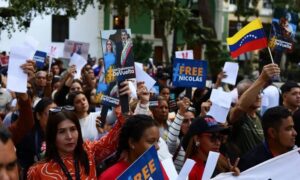 Manifestations pour Maduro et changements de positions militaires au Venezuela