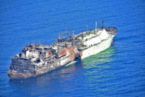 Naufrage d’un méthanier russe : guerres fantômes en Méditerranée