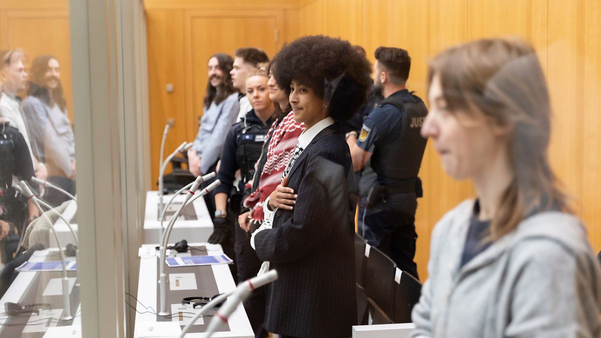 Cinq accusés à Stuttgart : Attaque contre une entreprise d’armement israélienne : les avocats provoquent un scandale devant le tribunal