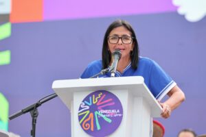 Rassemblement majeur contre les sanctions au Venezuela, le gouvernement annonce une augmentation des salaires