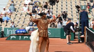 Affrontez les qualifications : brillez et entraînez-vous à nouveau : Osaka fait la une des journaux et devine