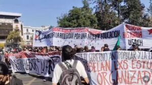 Au Chili, des étudiants protestent contre les politiques d'austérité dans l'éducation