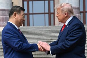 Donald Trump en visite à Pékin : accueil pompeux, mots d'avertissement