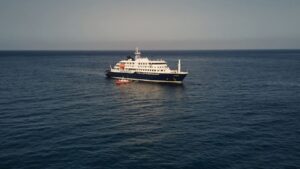 En route vers les Pays-Bas : Deux malades et une personne contact évacuées du navire