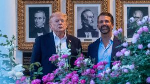 "L'Iran et d'autres choses" : Donald Trump rate le mariage de son cadet