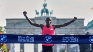 Le Kenyan veut défendre son titre : le détenteur du record du monde Sawe traverse à nouveau Berlin