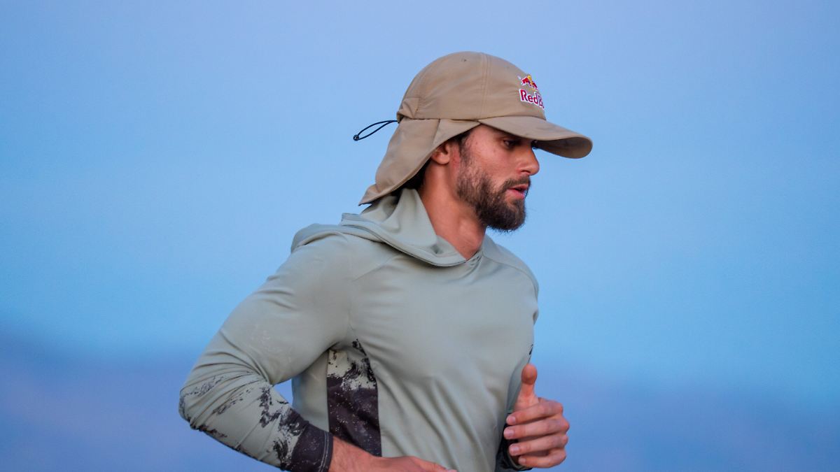 L'influenceuse running Arda Saatci : Qui est l'homme qui court 600 km sous une chaleur infernale ?