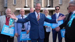 Succès de Farage aux élections locales : la Grande-Bretagne attend la fin d’une époque
