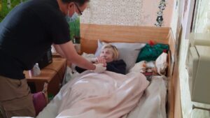 Un médecin allemand aide en Ukraine : « Parfois, on reste là, sous le choc »