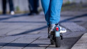 Une femme retrouve un corps dans des buissons : un accident soi-disant inoffensif s'avère mortel