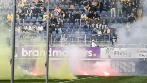 Verdict curieux après le scandale des supporters : le relégué Breda doit jouer encore huit minutes aujourd'hui