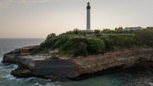 Accident à Biarritz : des rochers se détachent des falaises – un plongeur décède