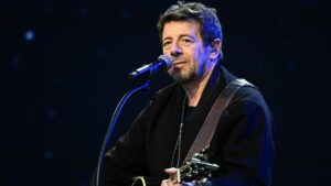 Allégations de 13 femmes : la police place le chanteur Patrick Bruel en garde à vue