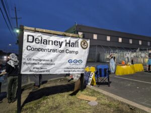 Aux États-Unis, jusqu'à 100 ans de prison pour les militants anti-ICE