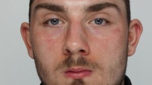Couple tué : la police recherche un homme de 22 ans après un double meurtre à Brême