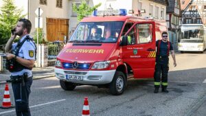 Fermeture d'autoroute levée : le transport de marchandises dangereuses sur l'A8 reprend sa circulation - risque d'explosion évité