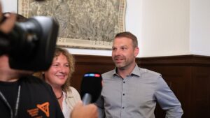 Hoffmann gagne : le candidat de la CDU remporte l'élection du maire de l'Aue contre les extrémistes de droite