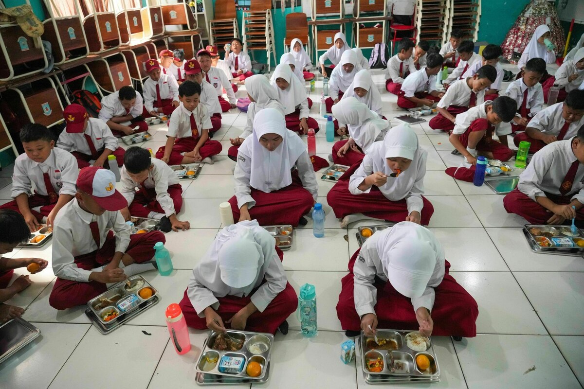 Indonésie sous Prabowo Subianto : Repas scolaires gratuits avec vomissements et corruption présumée