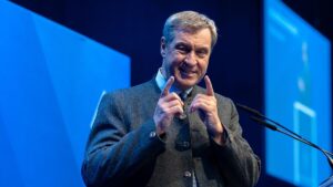 Moins d'avantages pour les Ukrainiens : Söder veut réduire l'argent des citoyens et étendre les cartes de paiement