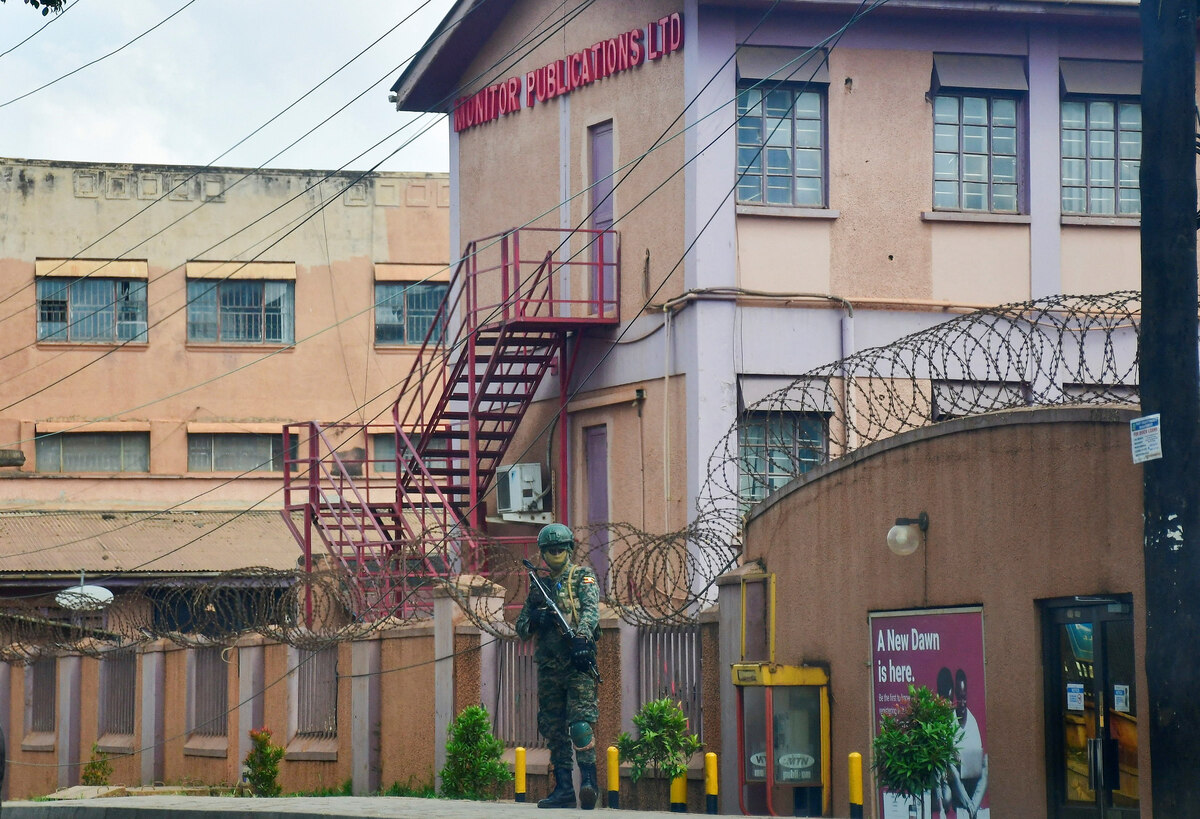 Répression en Ouganda : l'armée ferme les principaux médias indépendants