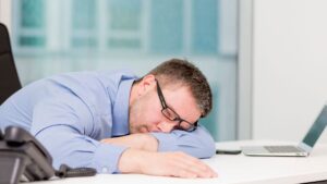 Rester debout pour le football ? : Comment survivre aux longues nuits de Coupe du Monde ? Conseils du chercheur sur le sommeil