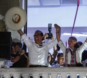 Résultats serrés des élections au Pérou : le gauchiste Sánchez est en tête