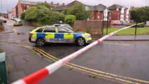 Scènes sanglantes en vidéo : une brutale attaque au couteau à Belfast déclenche de nouvelles manifestations