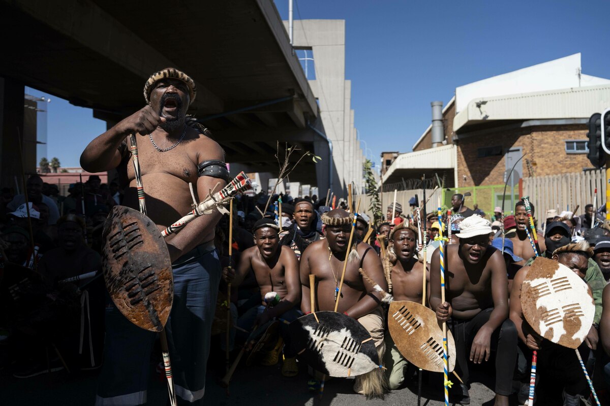 Violences xénophobes en Afrique du Sud : le président Ramaphosa se tient devant les migrants