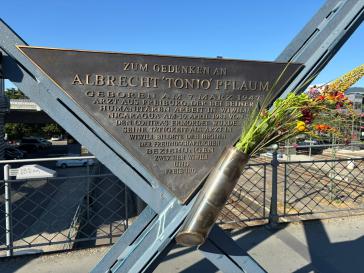 Plaque commémorative pour Albrecht "Tonio" Prune sur le pont Wiwilí