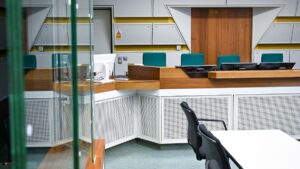 Employés renvoyés chez eux : une panne informatique massive paralyse le système judiciaire berlinois