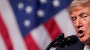 "Il y a quelque chose qui ne va pas chez eux" : Trump : Ils ont "frappé durement l'Iran la nuit dernière"