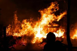 Incendies en Libye : la petite ville libyenne d'al-Asabaa reste perplexe face à une série d'incendies
