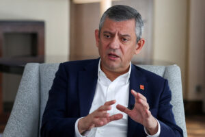 L'ancien patron du CHP fonde un nouveau parti : nouveau départ pour Özel