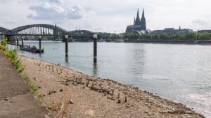 Les entreprises devraient payer plus : les villes et les communes réclament davantage d’incitations pour économiser l’eau