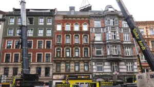 Biens en ruines : la maison de Hambourg est démolie avec les biens des habitants