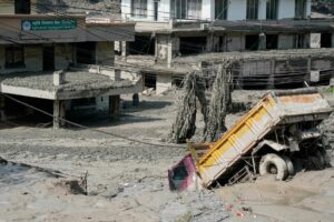 Catastrophe dans l'Himalaya : des centaines de touristes portés disparus après une crue soudaine au Népal