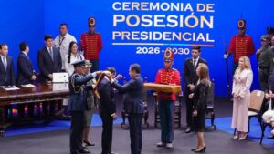 Colombie : investiture controversée du président d’extrême droite De la Espriella