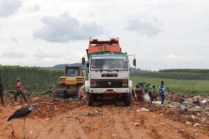 Élimination des déchets en Ouganda : là où même les oiseaux crachent du poison