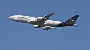 La règle du temps empêche tout autre vol : un avion gros porteur de Lufthansa atterrit en Écosse après un signal d'urgence