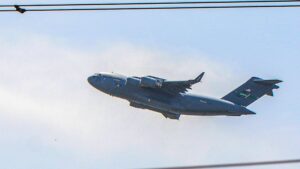 Le Kremlin semble désemparé : un avion militaire américain atterrit à Moscou – le directeur de la CIA semble être à bord