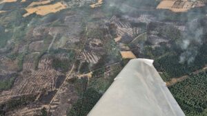 Les habitants peuvent rentrer : le ministre de l’Intérieur de NRW accuse les « idiots » d’être responsables de l’incendie de forêt