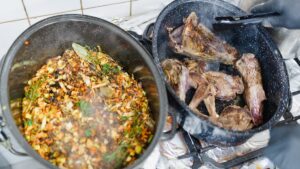 Les premières bouchées sont un défi : à Weimar, le raton laveur est servi dans l'assiette