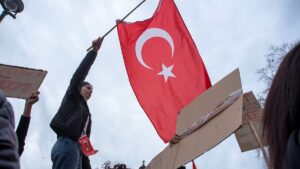 Maires de l'opposition : un tribunal turc impose des peines de prison aux opposants à Erdogan