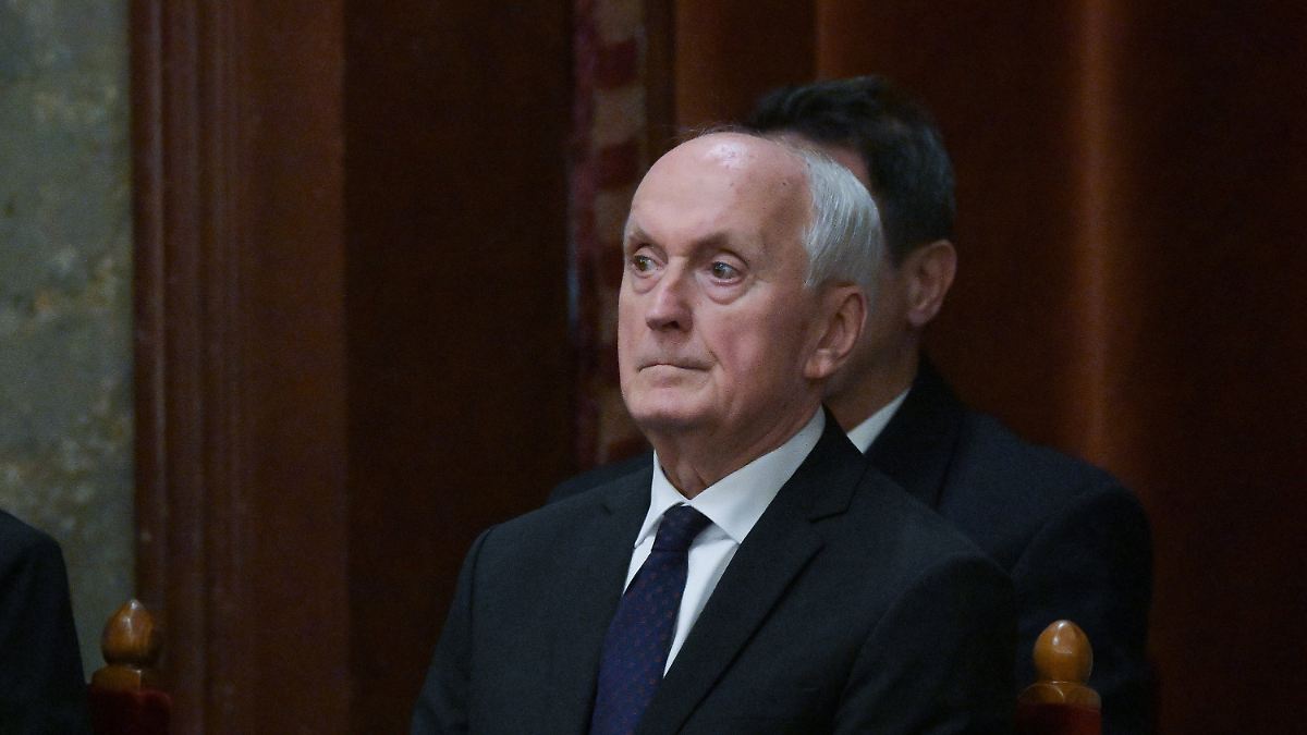 Procédure controversée : le critique d'Orban, Baka, est le nouveau président hongrois