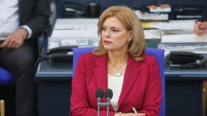 Vives critiques à l’égard de l’image de l’IA : Klöckner attire les ennuis avec sa publication sur Instagram